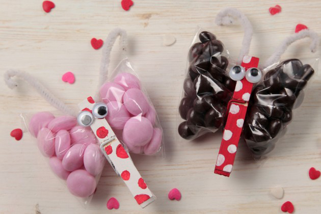 Valentine's Day crafts for kids ideas butterflies candy clothespin