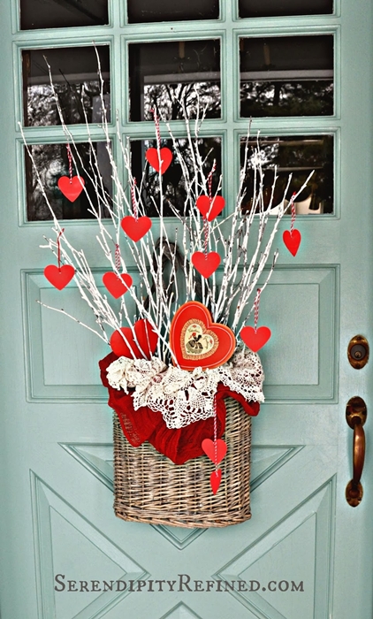 simple-diy-valentines-day-door-decor-04