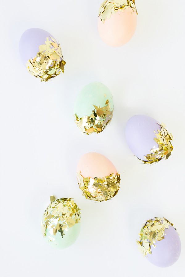 diy-easter-eggs-decoration-confetti-dipped-easter-eggs-002