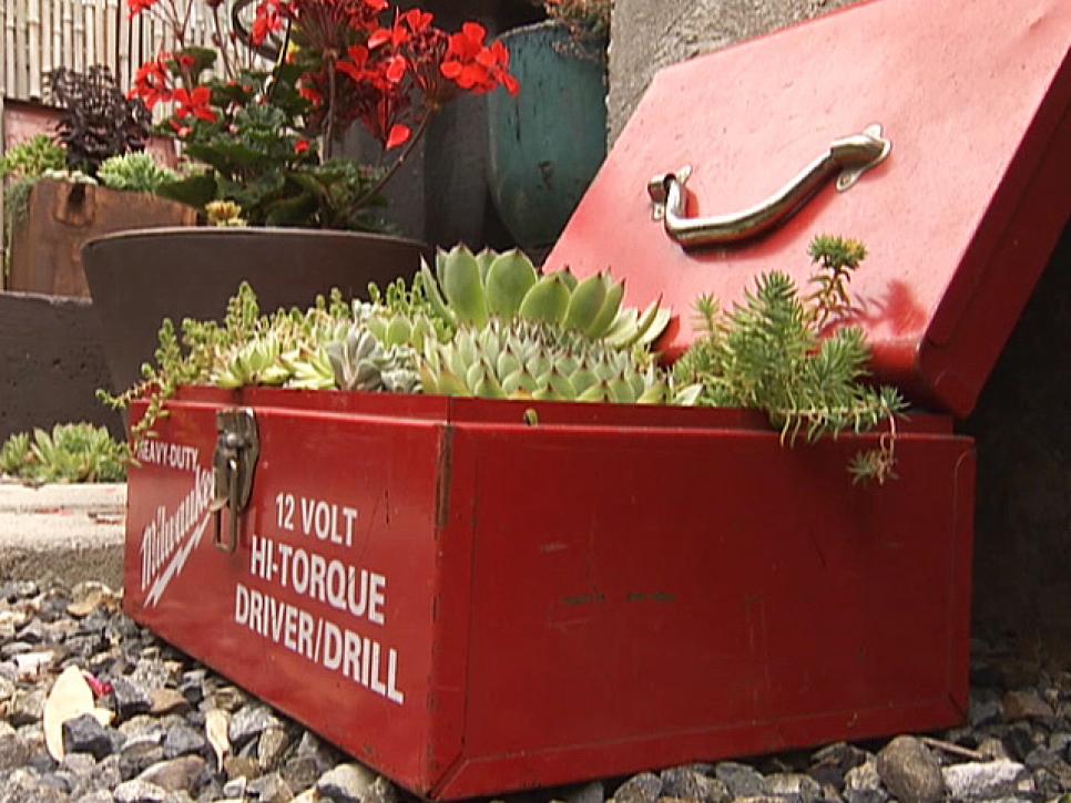 13-unusual-and-upcycled-container-gardens-img012