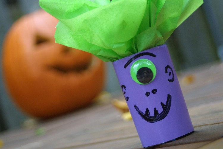 creative-ideas-and-instructions-for-halloween-candy-wrappers-diy-masters-img003