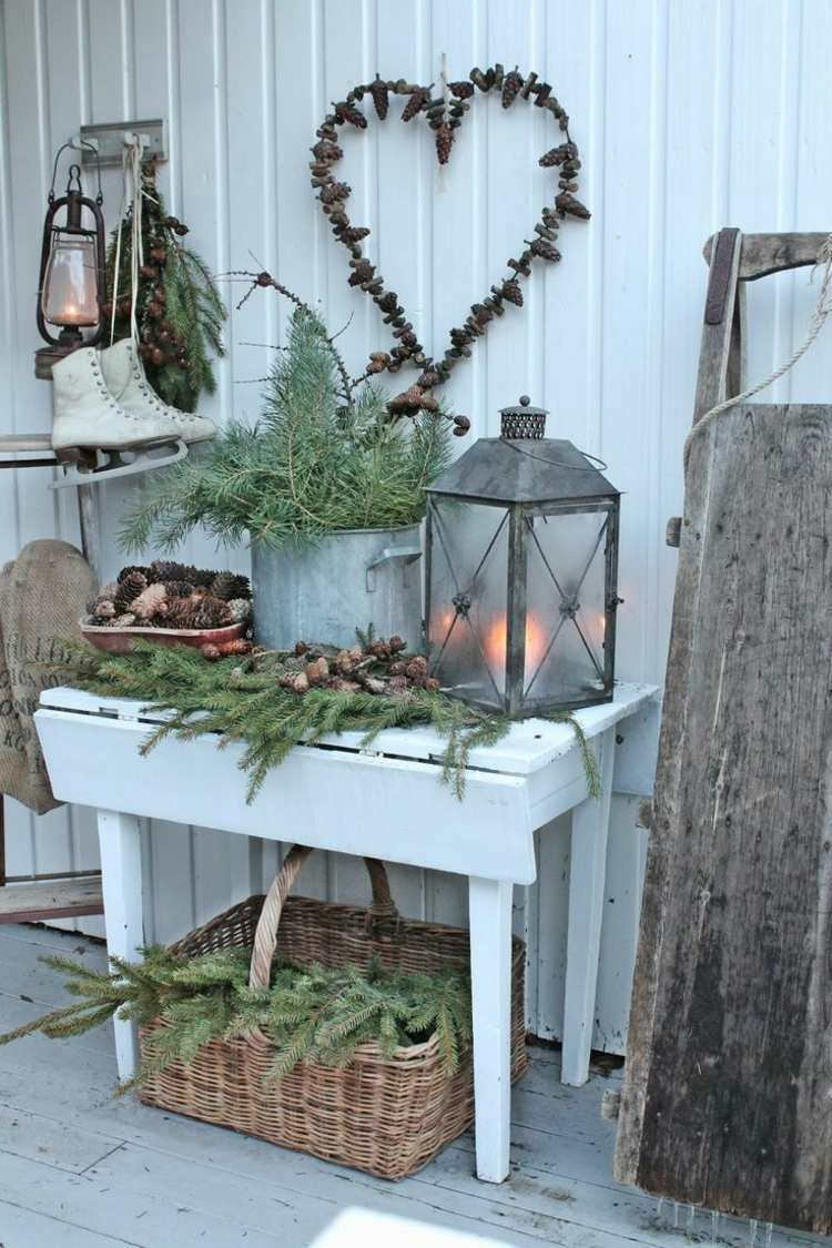 christmas-decoration-on-the-balcony-in-winter-shape-16-beautiful-ideas-001