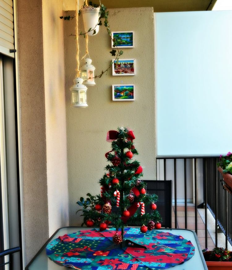 christmas-decoration-on-the-balcony-in-winter-shape-16-beautiful-ideas-003